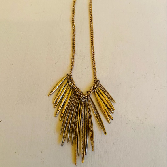 Boho Hold Feather 🪶Native-American Vibe Necklace For versatile Dressy to Casual - Picture 4 of 7